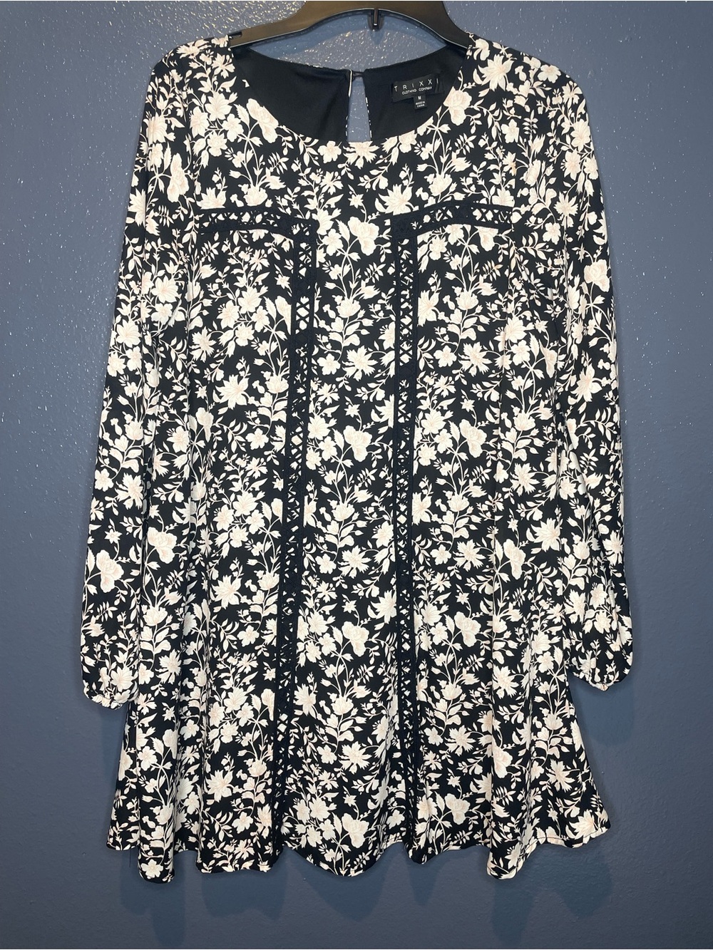 Trixxi Clothing Company Women’s Md Black Floral Long Sleeve Dress SKU 014
